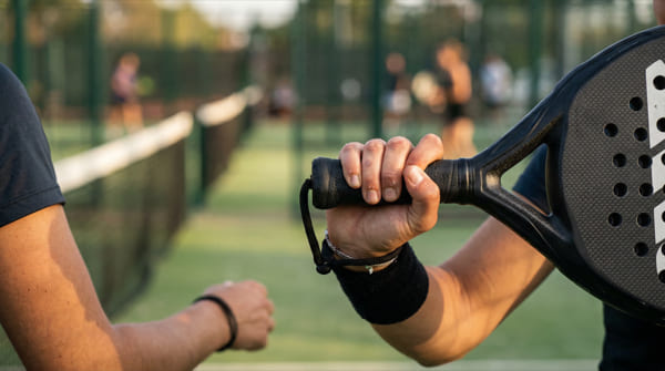 Technische Grundlagen für Padel: Die Griffhaltung und das Handgelenk
