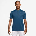 Dri-Fit Victory Court Solid Polo Hombres - color petróleo, blanco