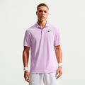 Dri-Fit Victory Court Solid Polo Hombres - morado, negro