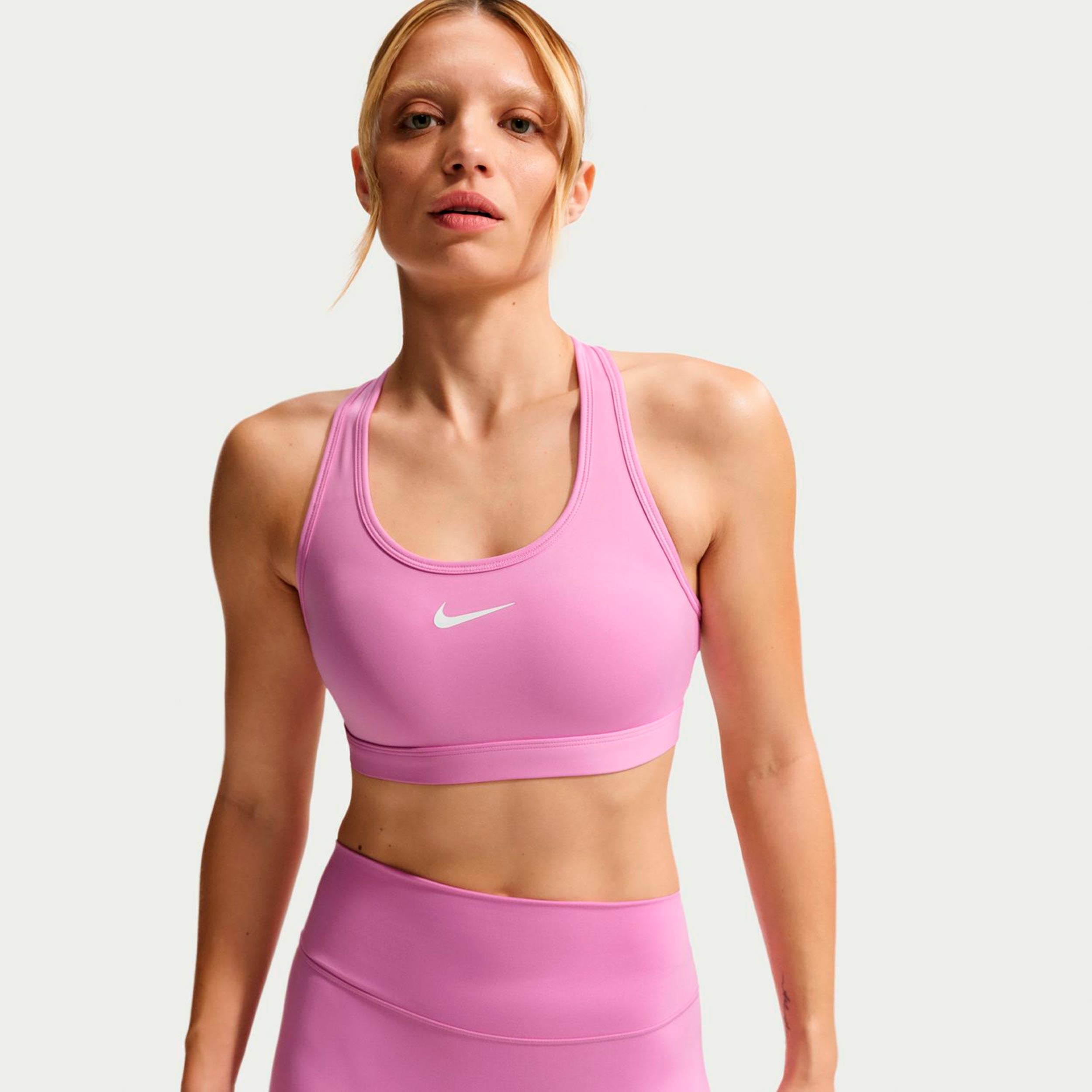 Nike Swoosh Medium Sujetador deportivo Mujeres - violeta