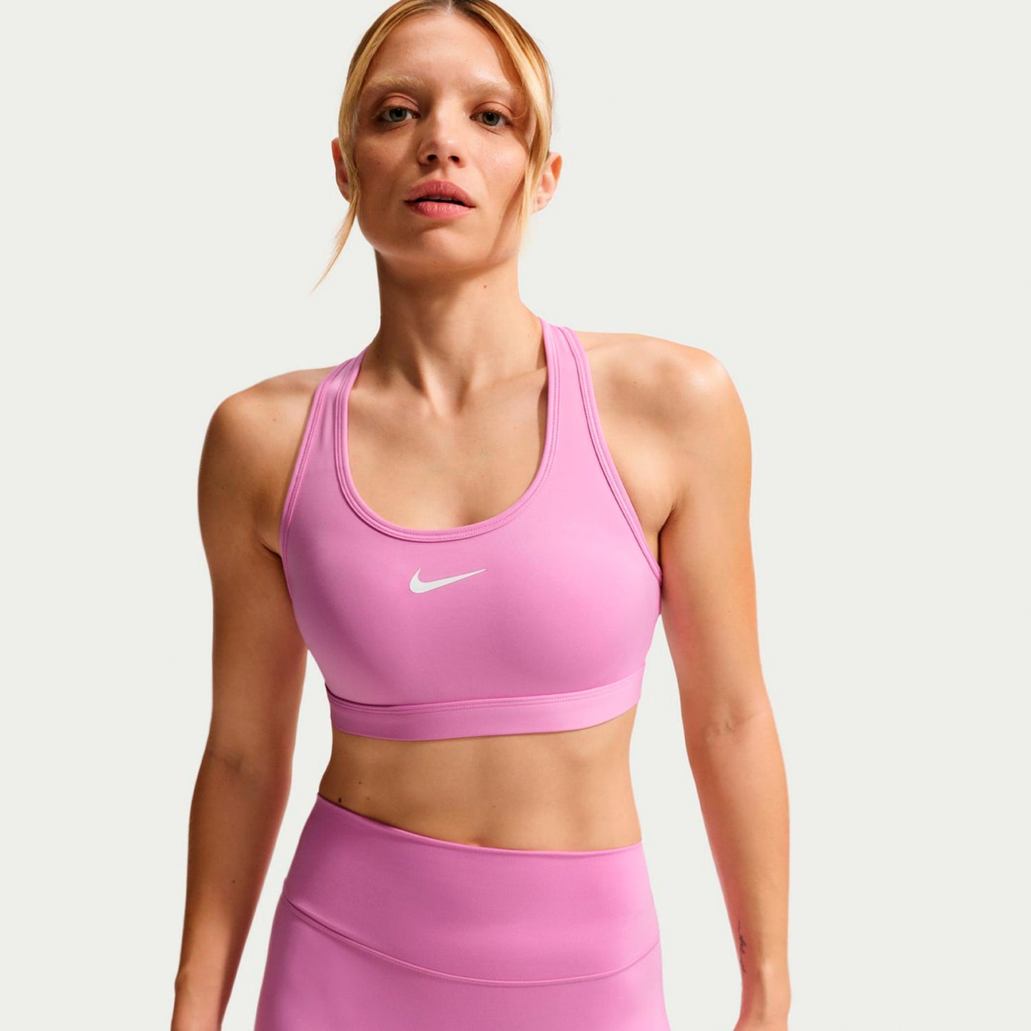 Nike Swoosh Medium Sujetador deportivo Mujeres - violeta