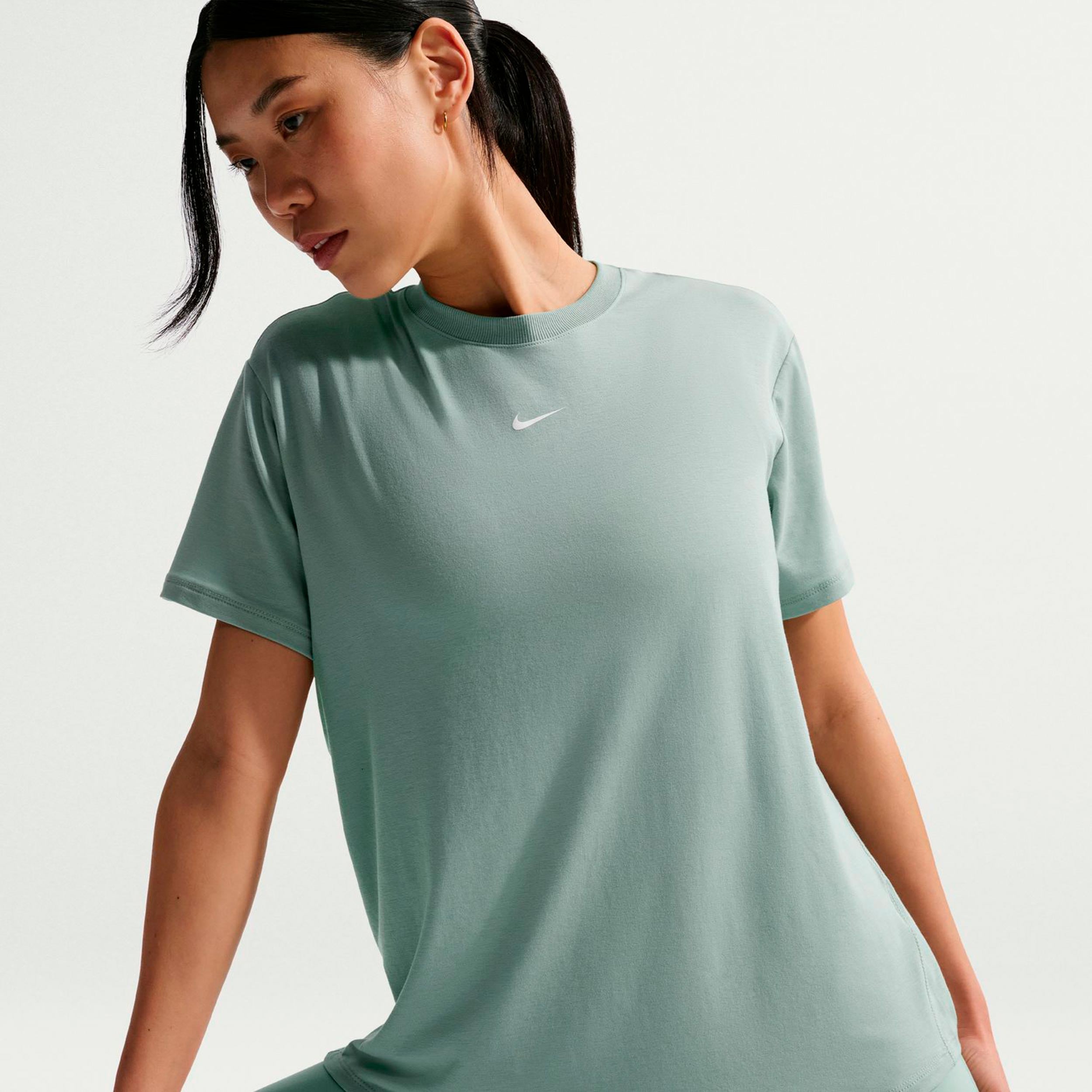 Nike One Relaxed Dri-Fit  Camiseta de manga corta Mujeres - salvia